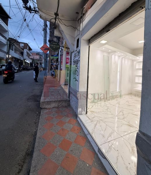 Local disponible para Arriendo en Copacabana Simon Bolivar Foto numero 1